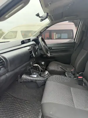 Toyota Hilux SR 2017 White