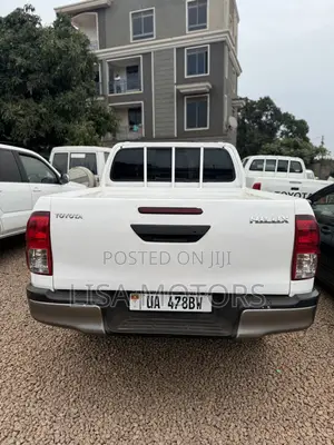 Toyota Hilux SR 2017 White