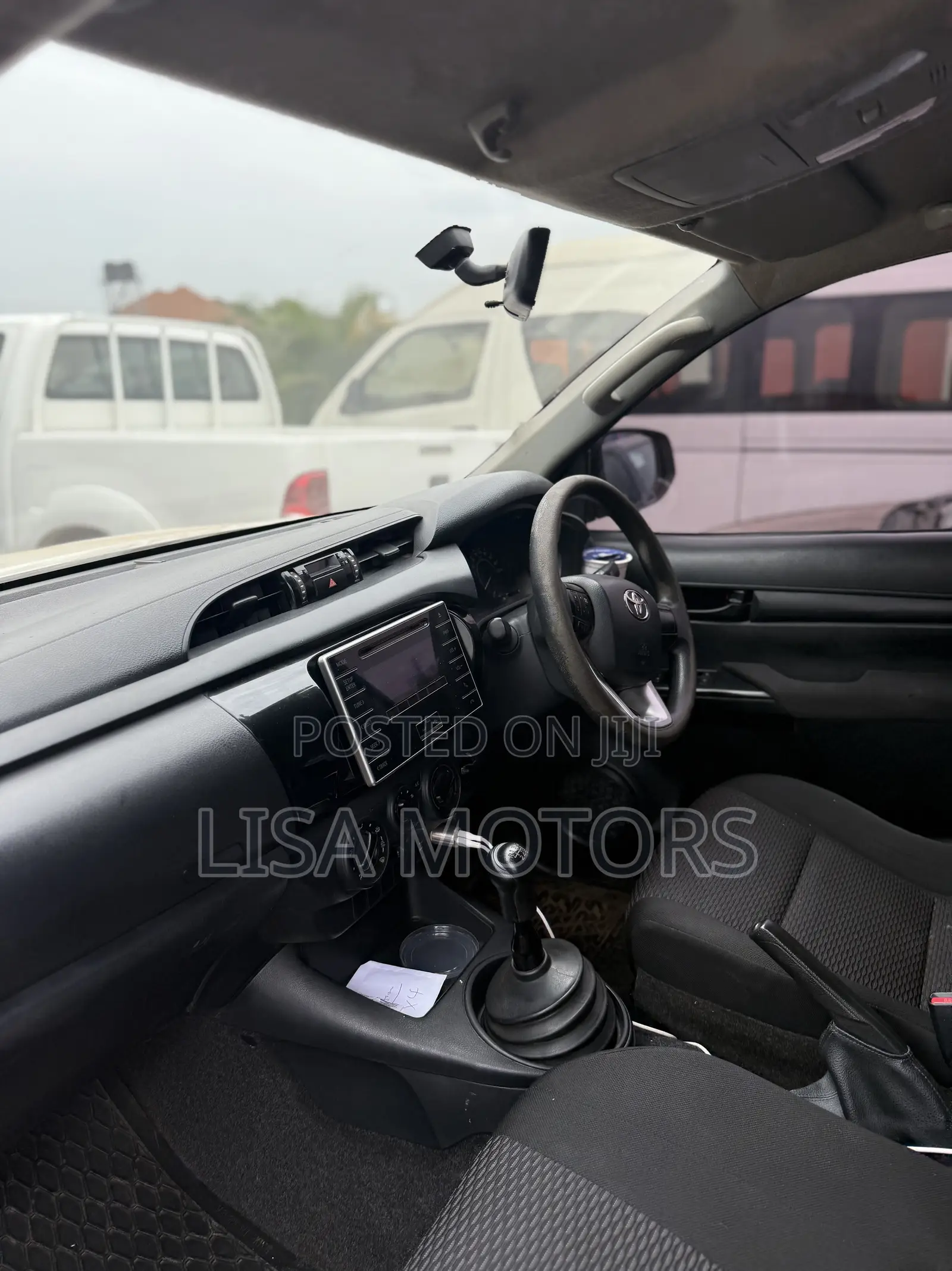Toyota Hilux SR 2017 White