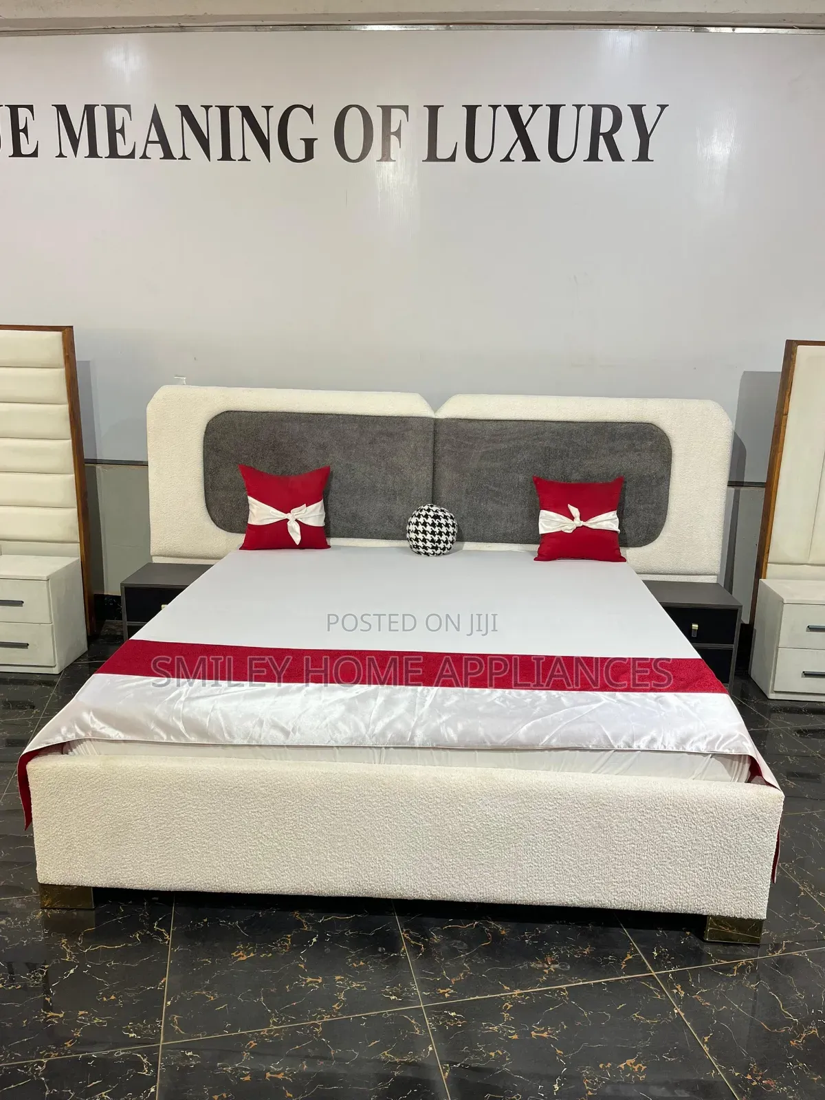 Luxury Bedroom 6 by 6 Wood-Mode King Size Master Piece Bed at Discount