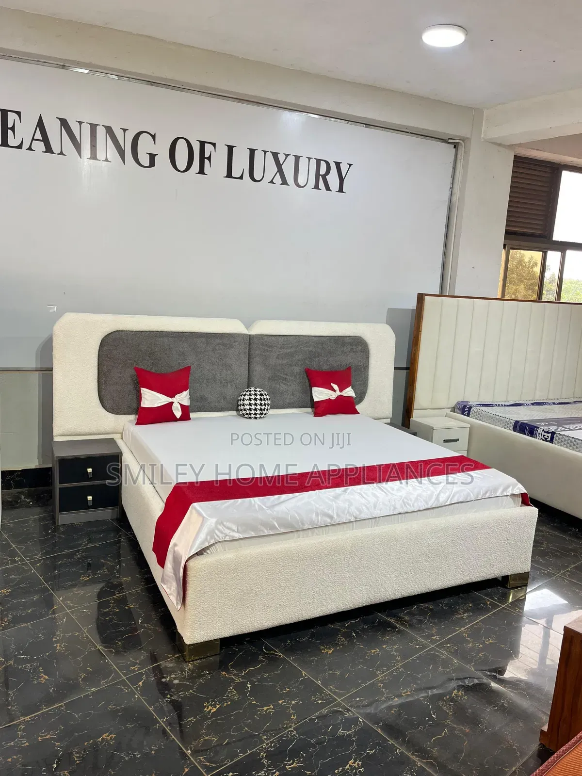 Luxury Bedroom 6 by 6 Wood-Mode King Size Master Piece Bed at Discount