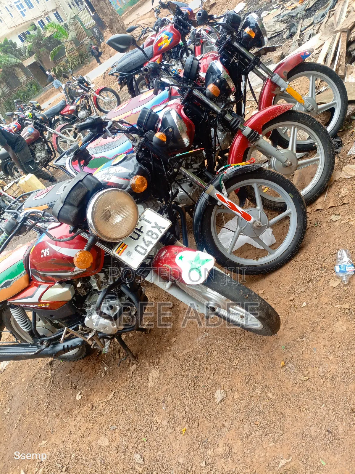 TVS HLX 125 2021 Red