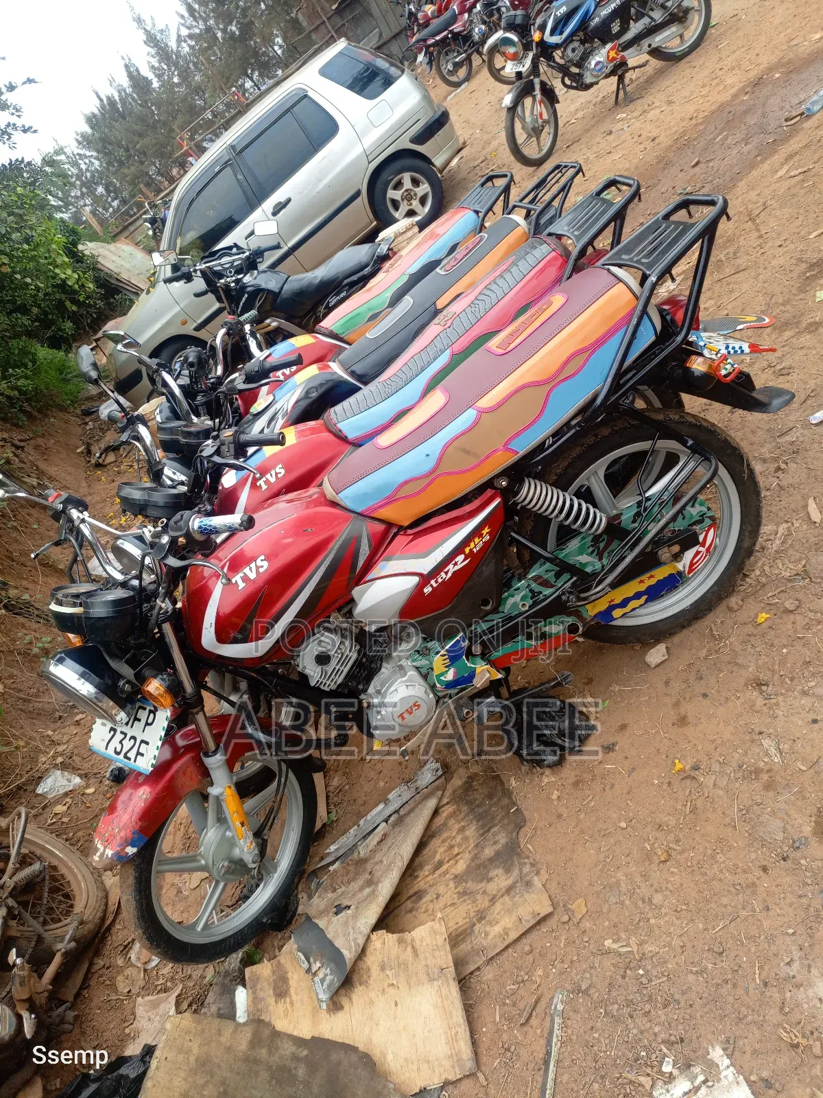 TVS HLX 125 2021 Red