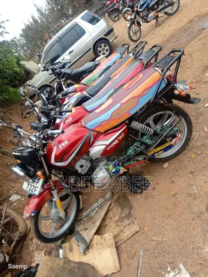 TVS HLX 125 2021 Red