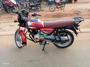 Bajaj Boxer 125 2024 Red