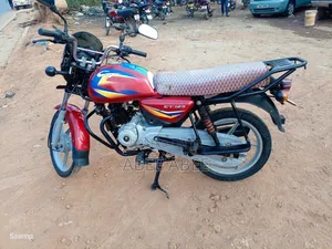 Bajaj Boxer 125 2024 Red