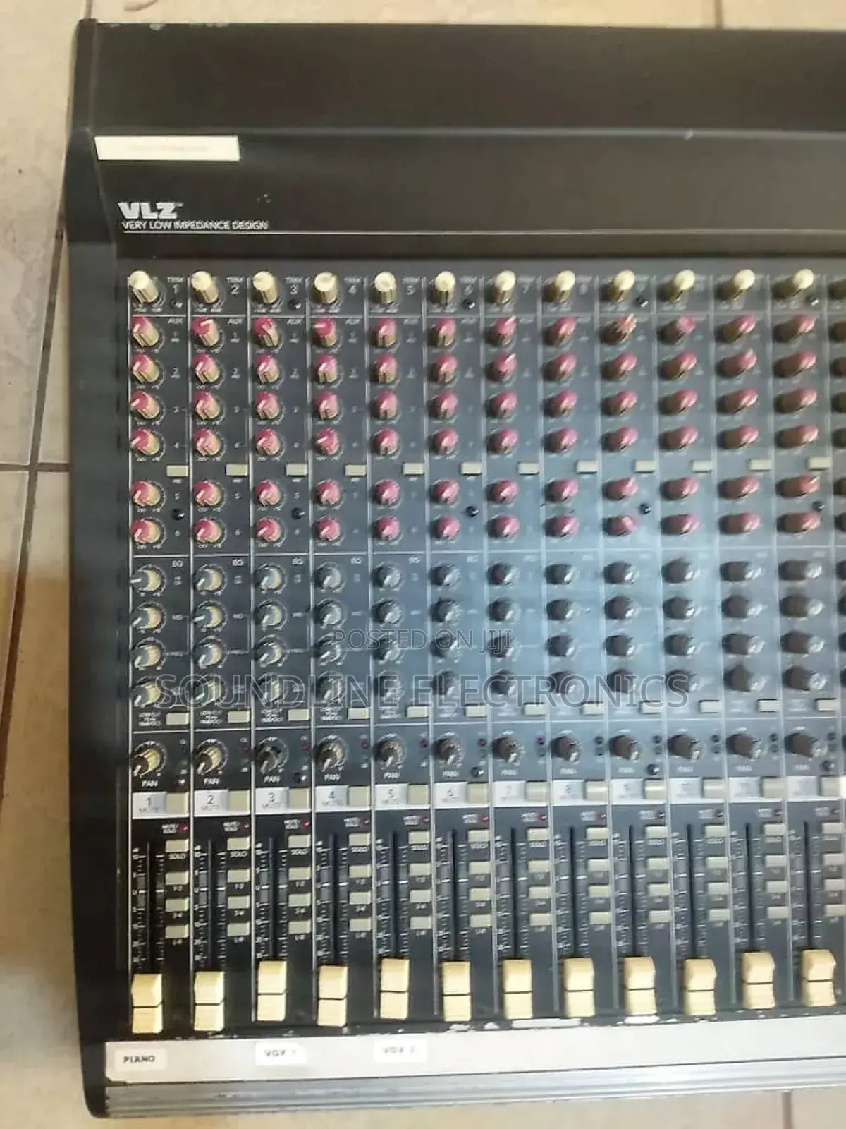 Mackie 32 Mixer