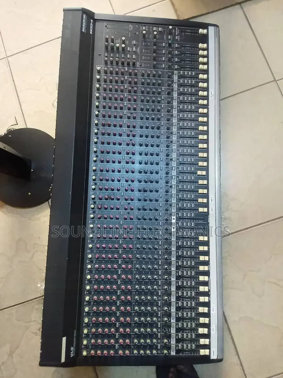 Mackie 32 Mixer
