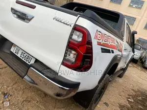 Toyota Hilux 2018 White