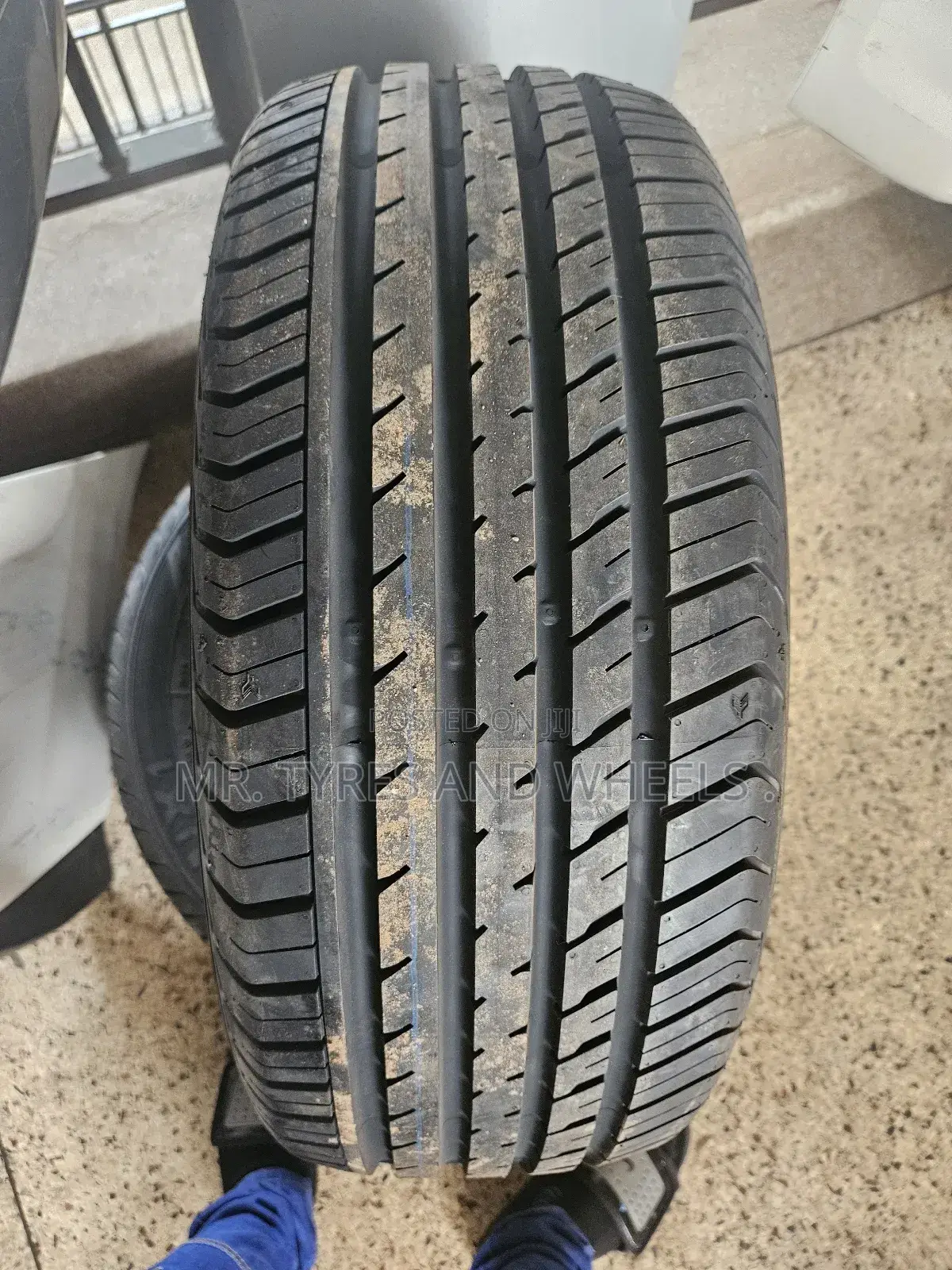 215 55 R17 Ux1 Jk Tires India  Made Vry Original 5years Warranty.