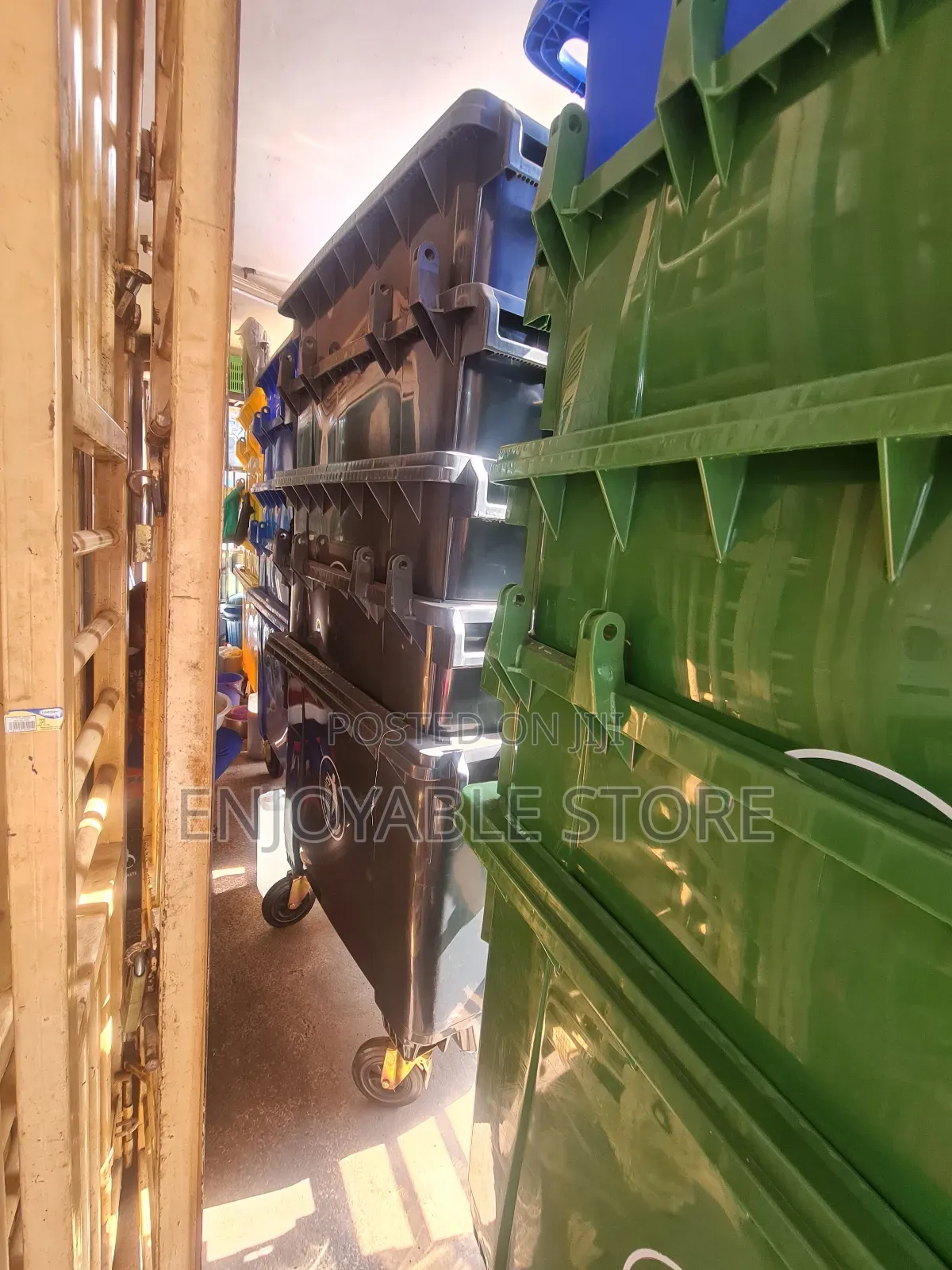 Heavy-Duty Plastic Dust Bins 660ltrs 4 Wheels