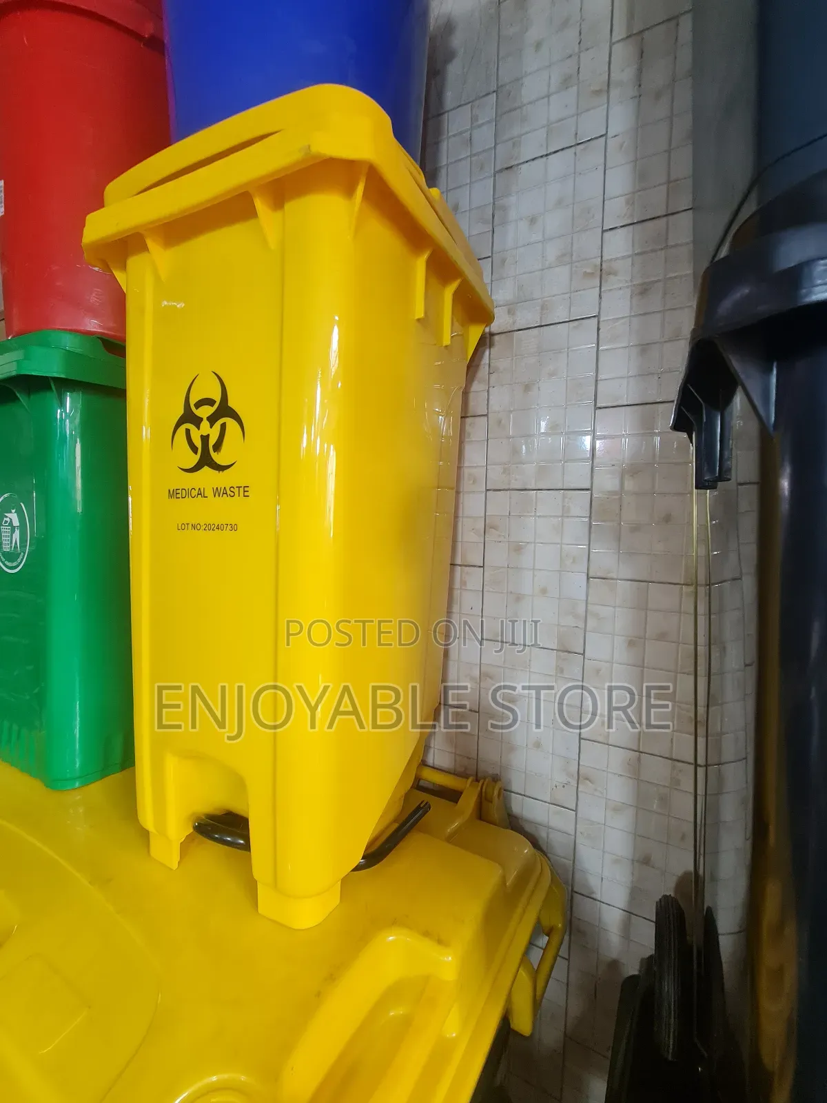 Step on Plastic Dust Bins 120ltrs