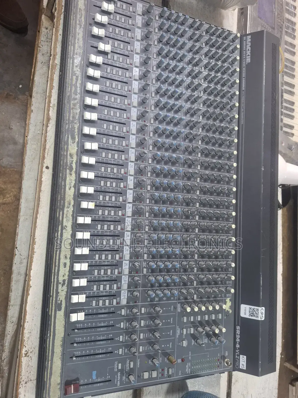 Mackie 24 Channels Mixere