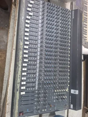 Mackie 24 Channels Mixere