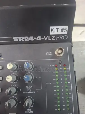 Mackie 24 Channels Mixere
