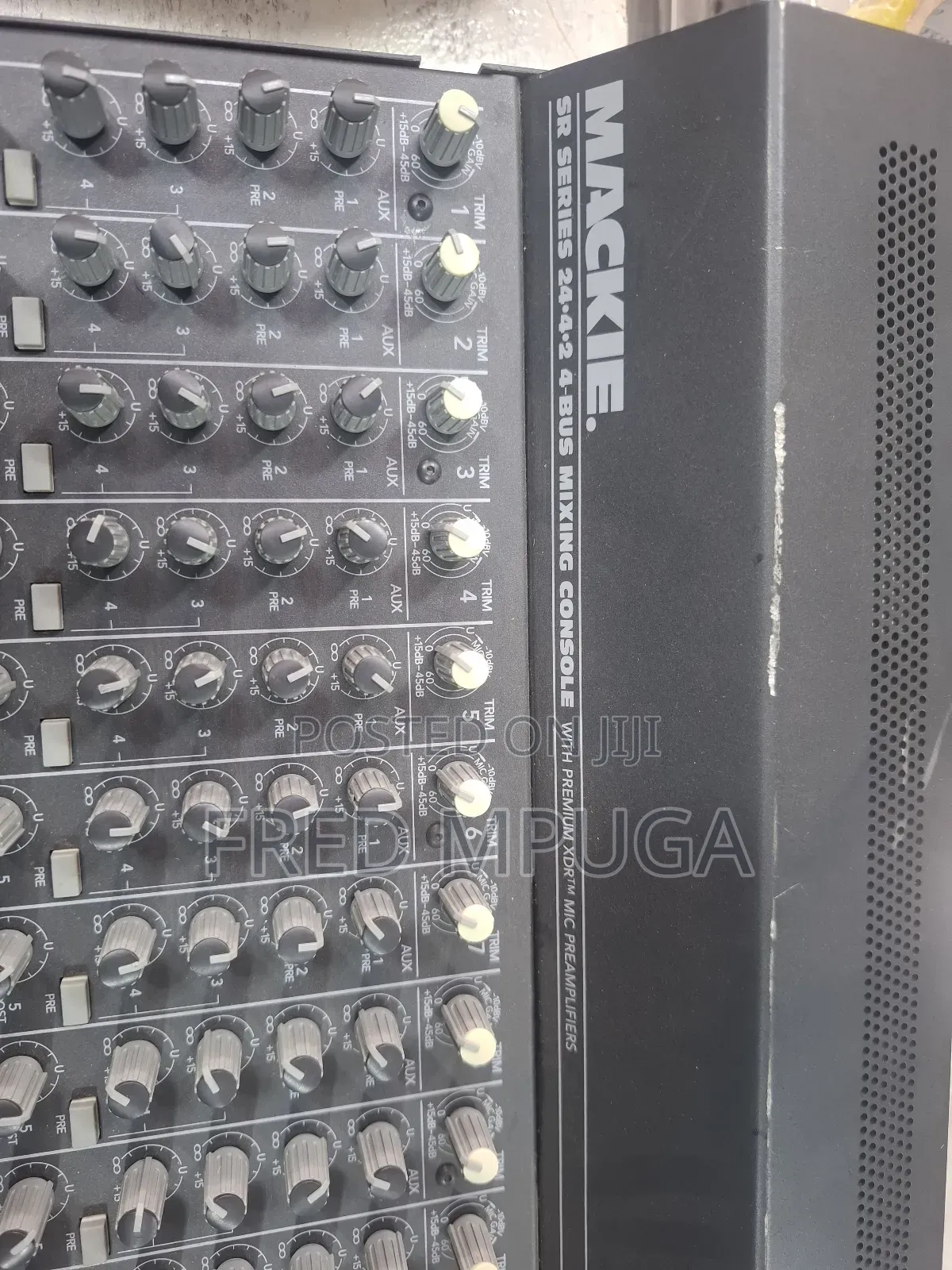 Mackie 24 Channels Mixere