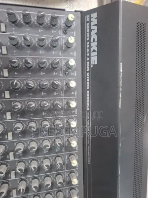 Mackie 24 Channels Mixere