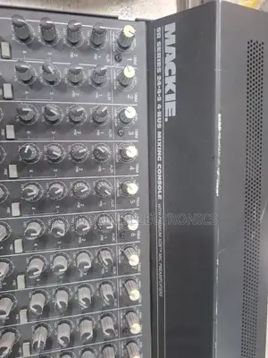 Mackie 24 Channels Mixere