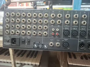 Mackie 24 Channels Mixere
