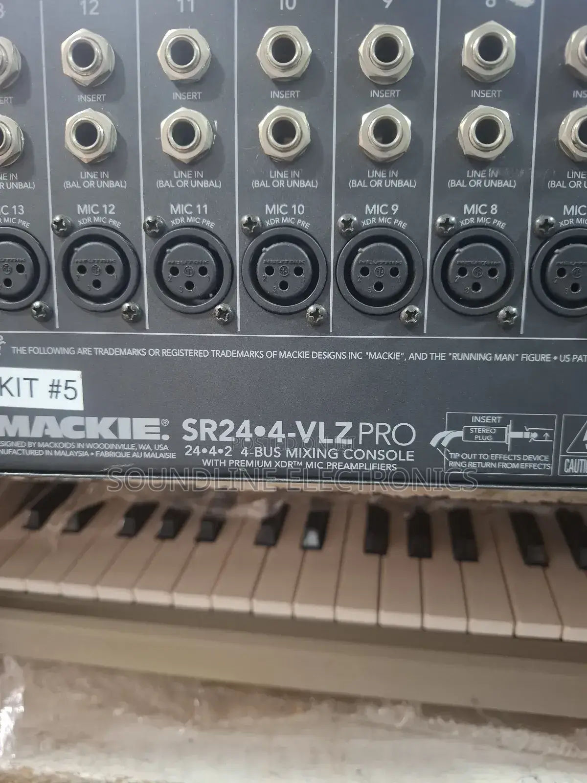 Mackie 24 Channels Mixere