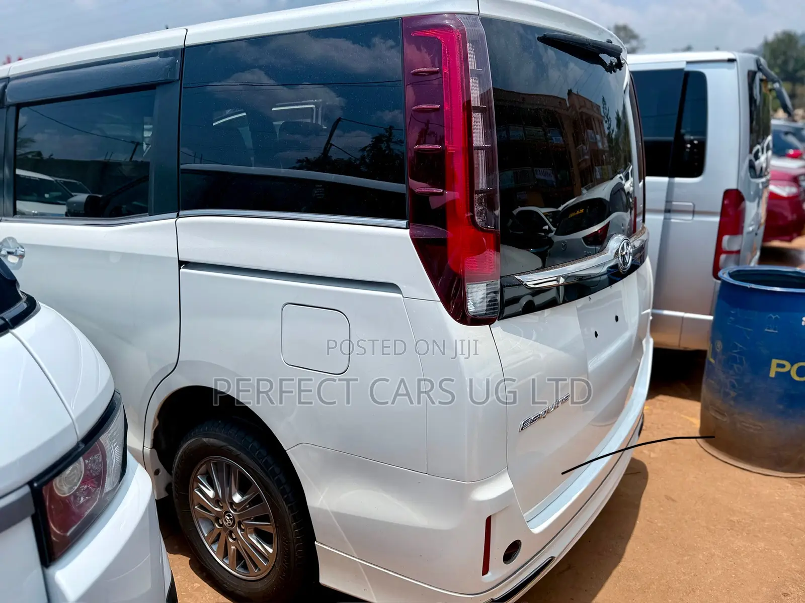 Toyota Noah 2.0 AWD (8 Seater) 2017 Off white