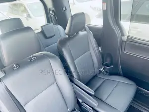 Toyota Noah 2.0 AWD (8 Seater) 2017 Off white