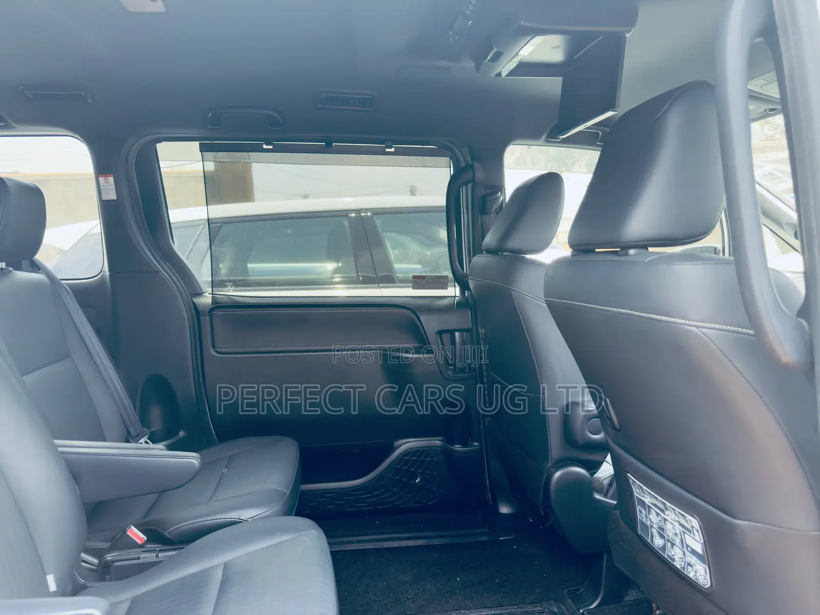 Toyota Noah 2.0 AWD (8 Seater) 2017 Off white