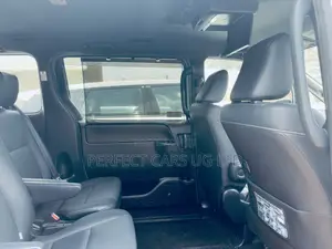 Toyota Noah 2.0 AWD (8 Seater) 2017 Off white
