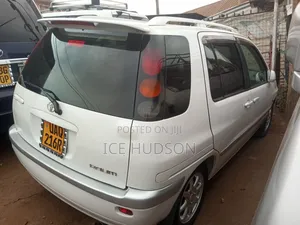 Toyota Raum 2000 Pearl