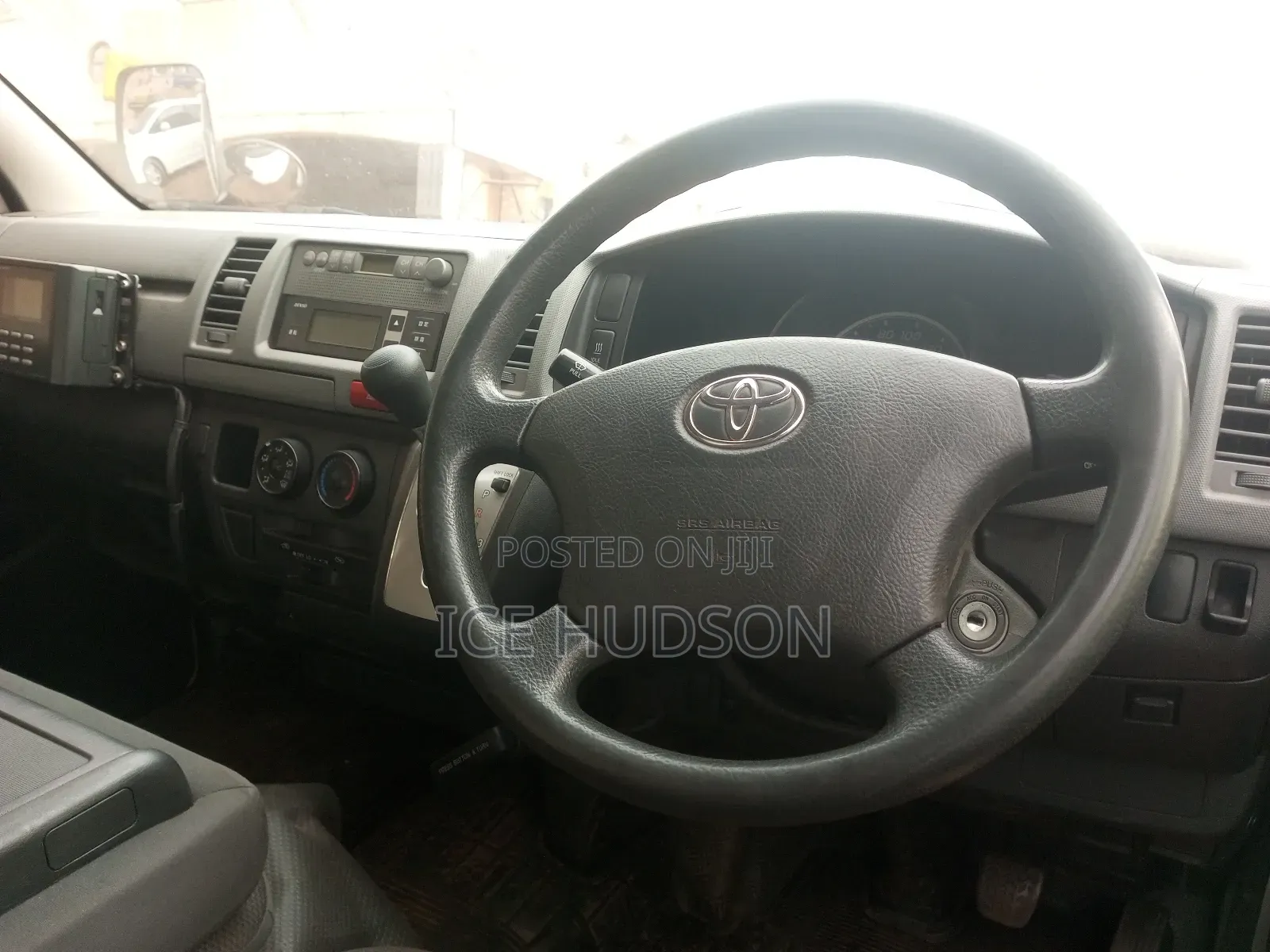 Toyota HiAce 2009 White