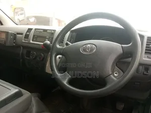 Toyota HiAce 2009 White