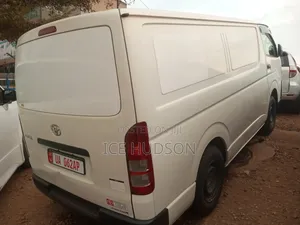 Toyota HiAce 2009 White