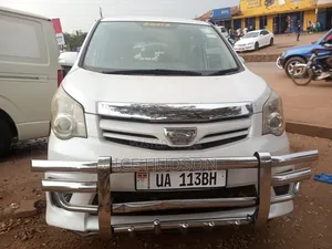 Toyota Noah 2010 White