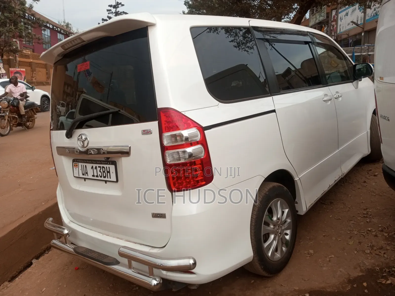 Toyota Noah 2010 White