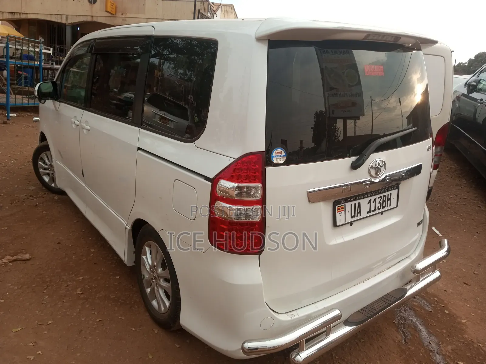 Toyota Noah 2010 White