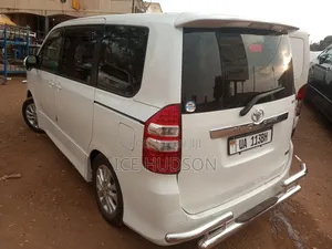 Toyota Noah 2010 White