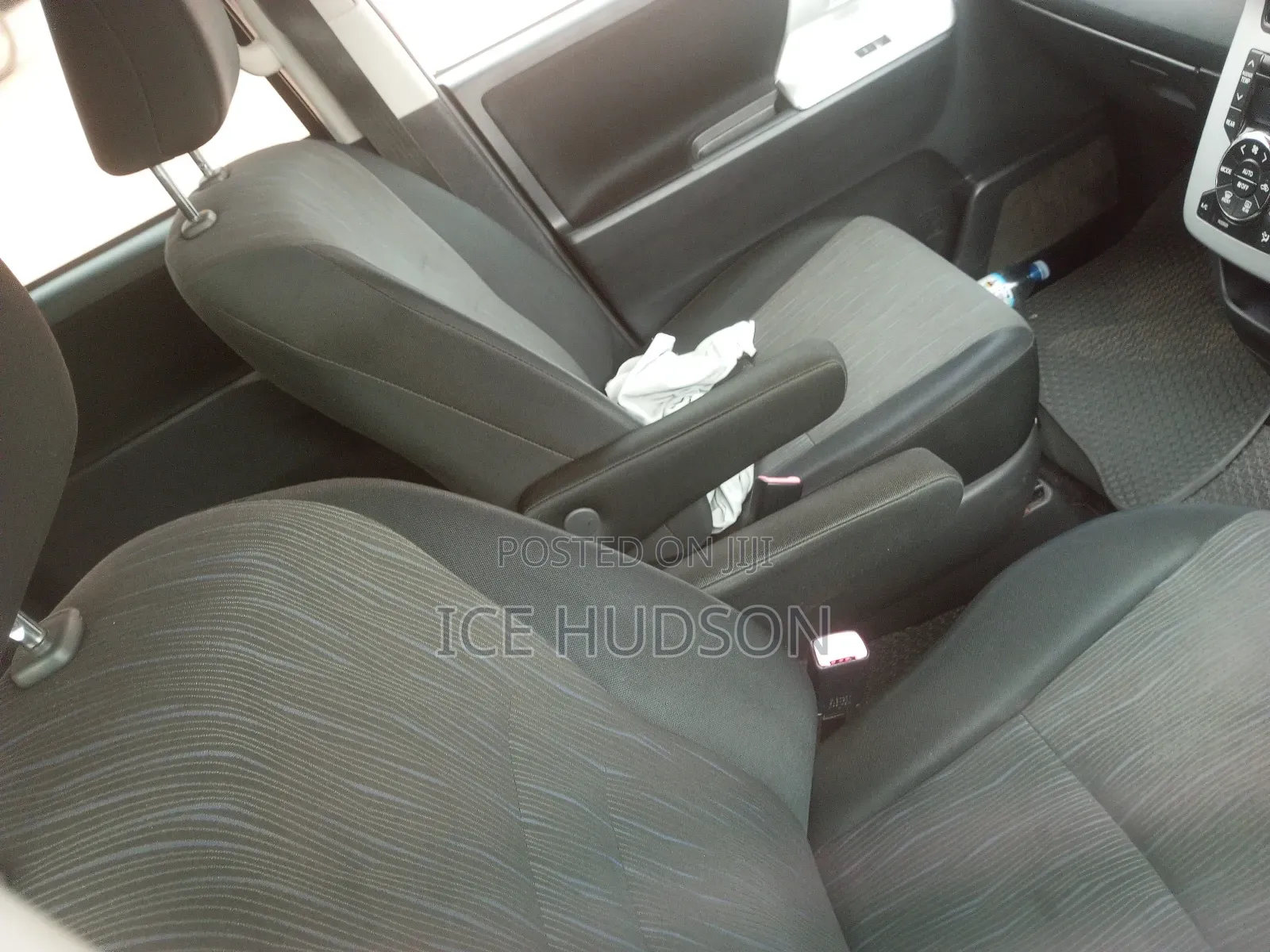 Toyota Noah 2010 White