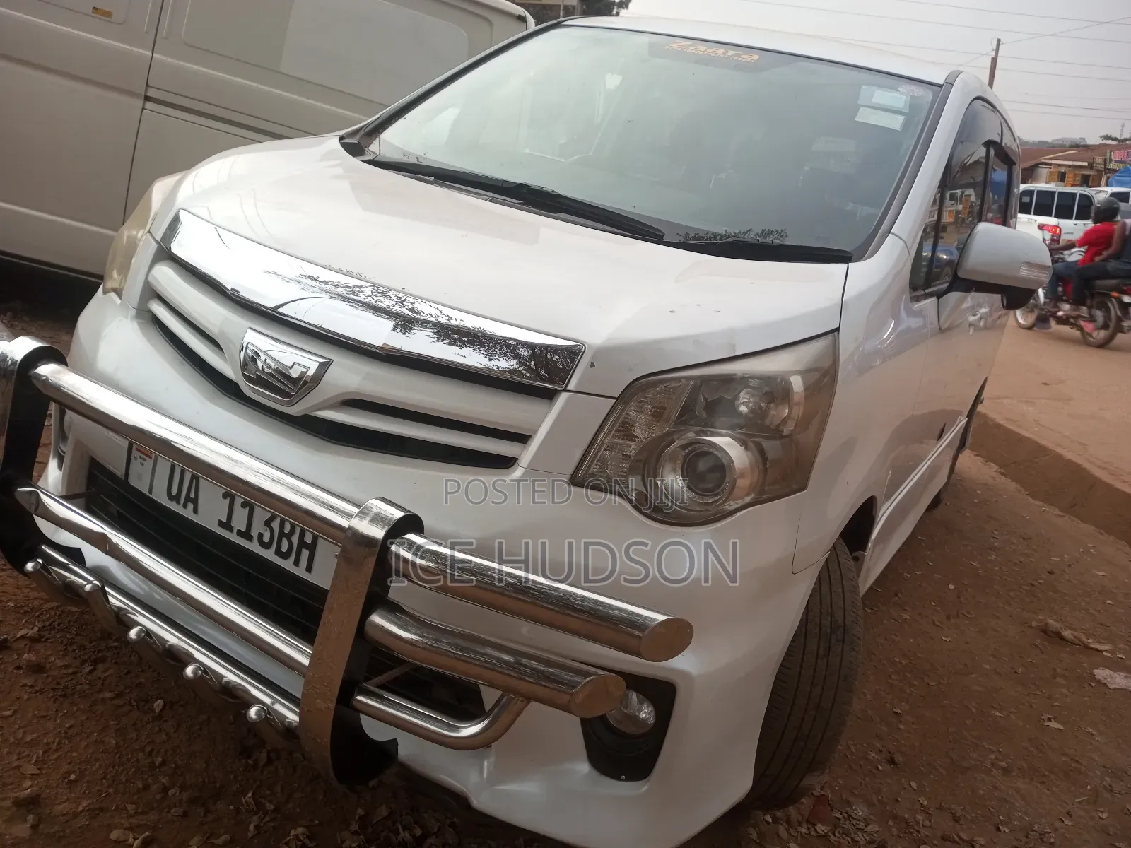 Toyota Noah 2010 White