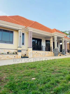 4bdrm Bungalow in Kitende Entebbe Road, Division B for sale