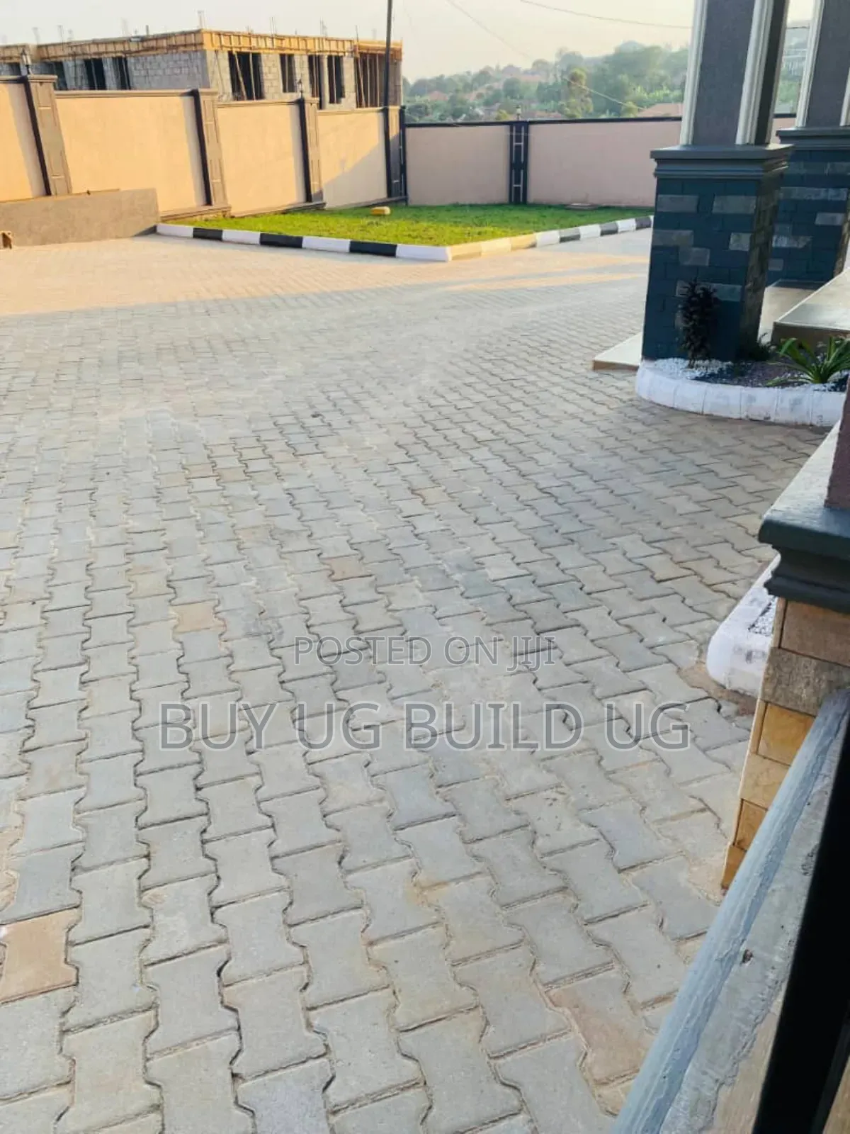 4bdrm Bungalow in Kitende Entebbe Road, Division B for sale