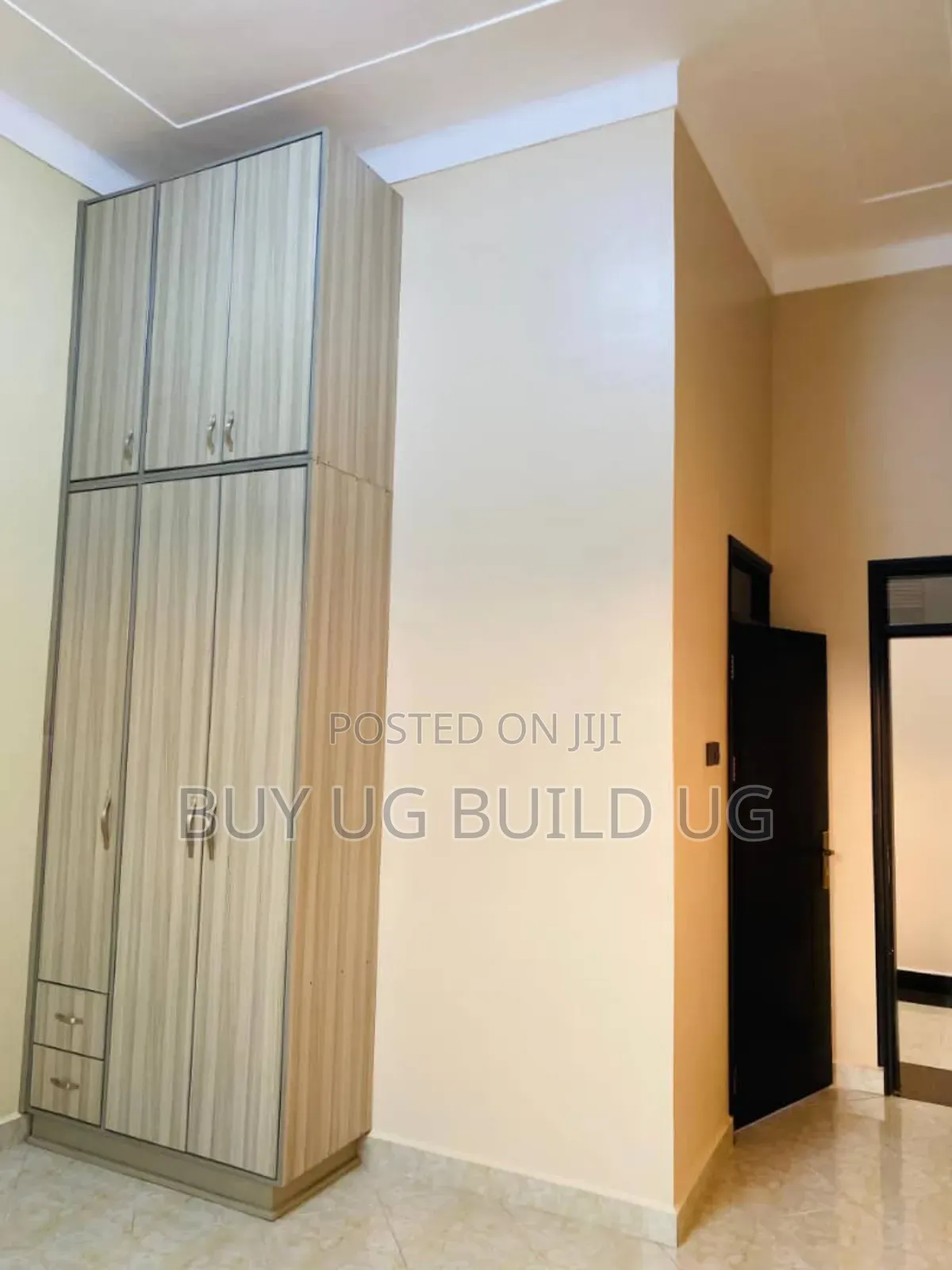 4bdrm Bungalow in Kitende Entebbe Road, Division B for sale