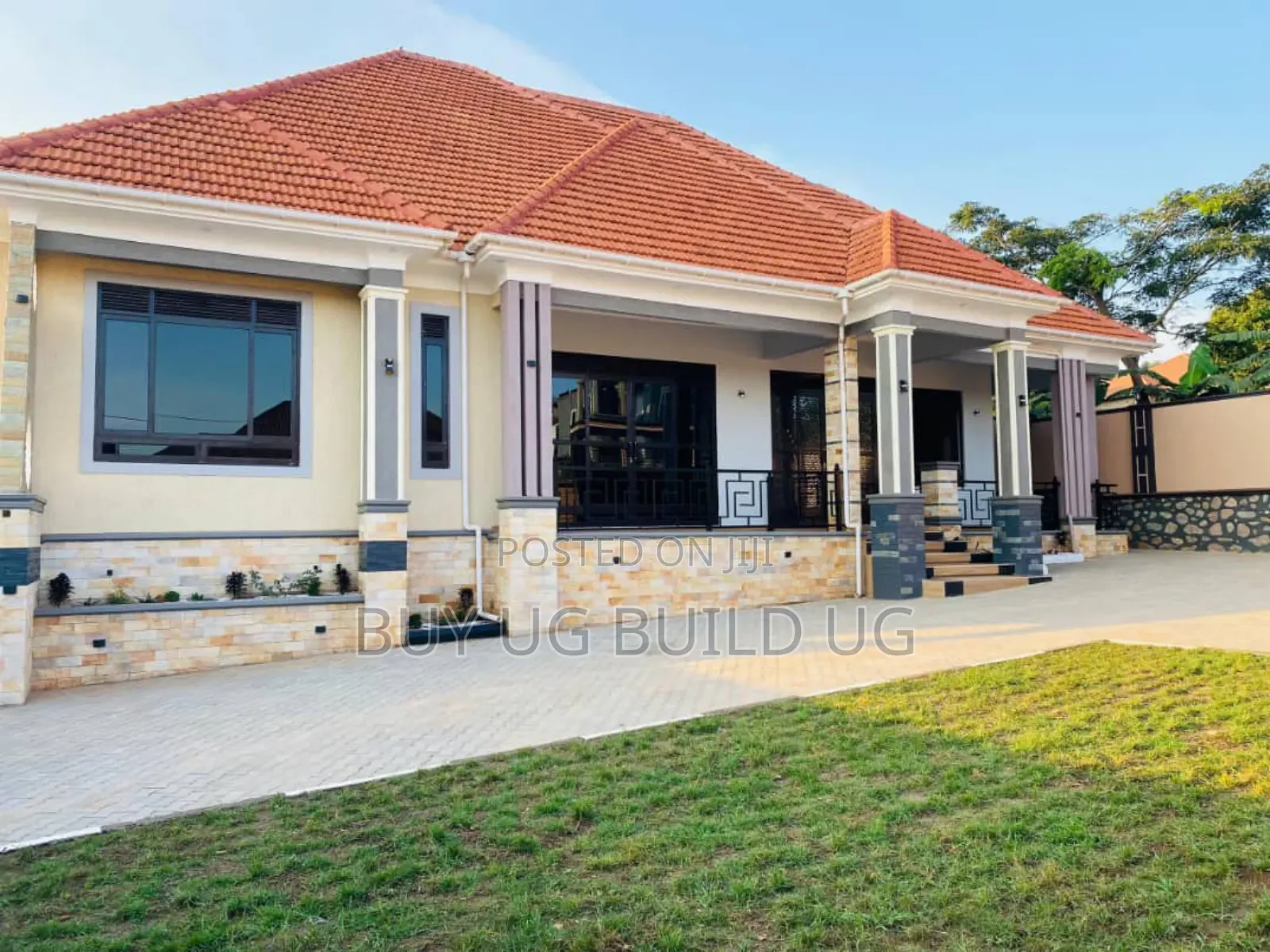 4bdrm Bungalow in Kitende Entebbe Road, Division B for sale
