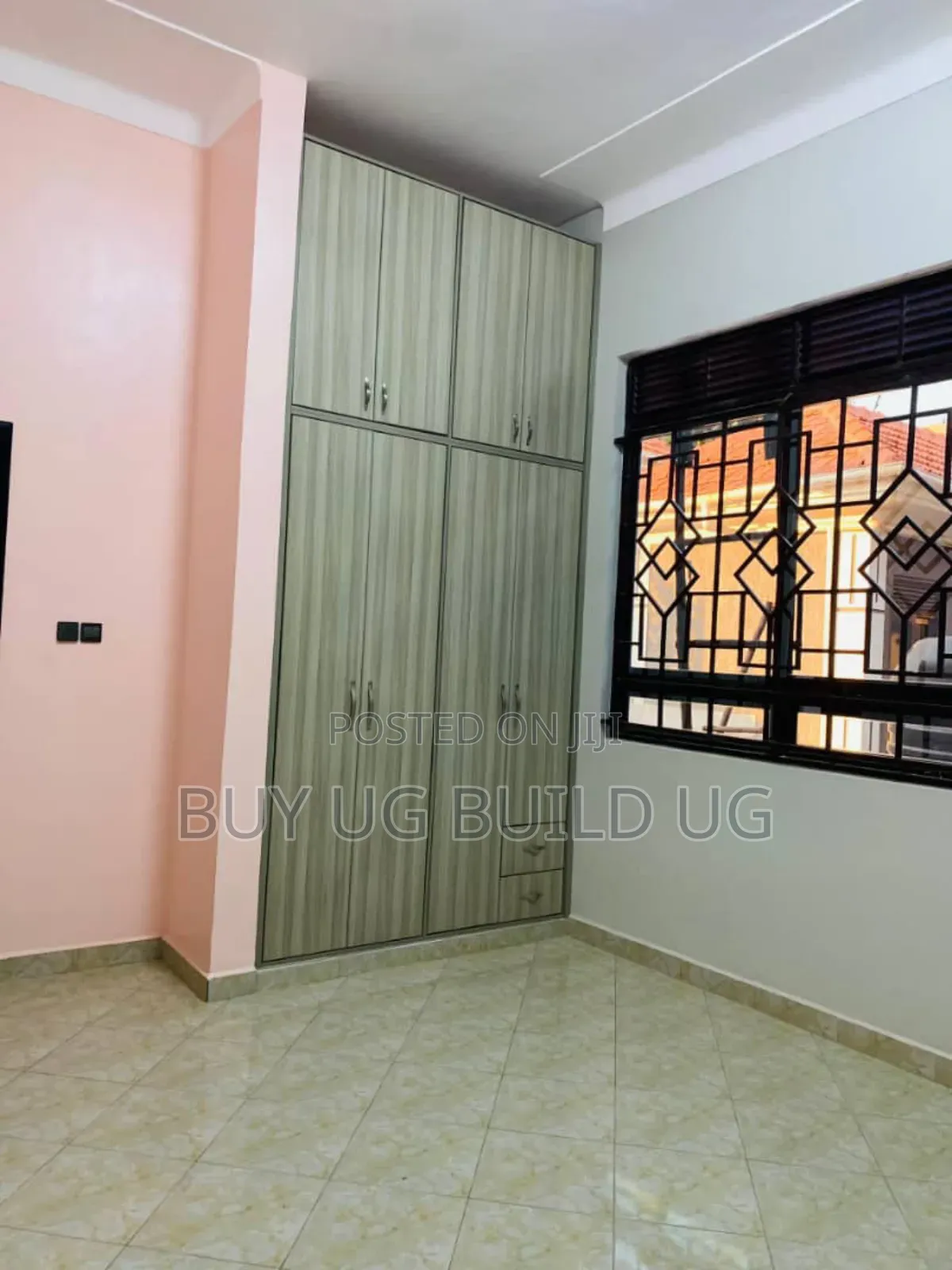 4bdrm Bungalow in Kitende Entebbe Road, Division B for sale