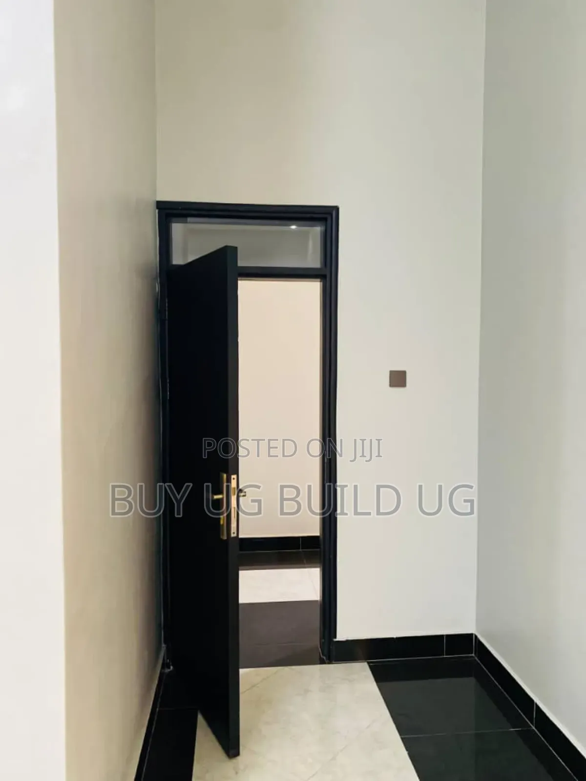 4bdrm Bungalow in Kitende Entebbe Road, Division B for sale