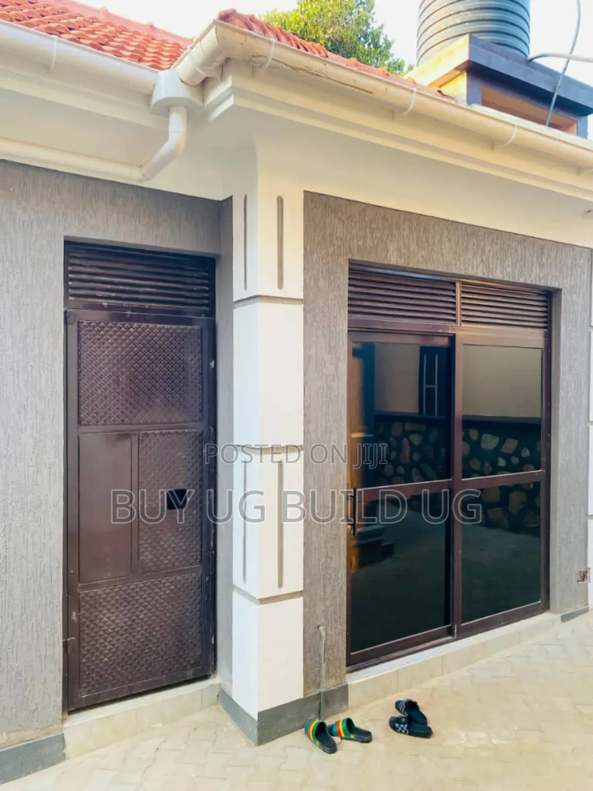 4bdrm Bungalow in Kitende Entebbe Road, Division B for sale