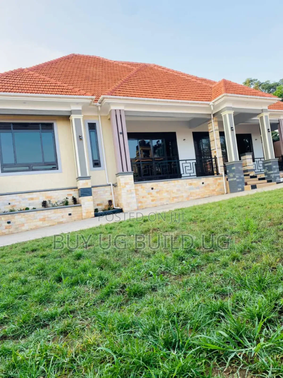 4bdrm Bungalow in Kitende Entebbe Road, Division B for sale