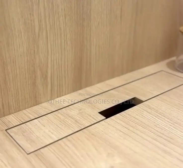 Smart Office Desk With Charging