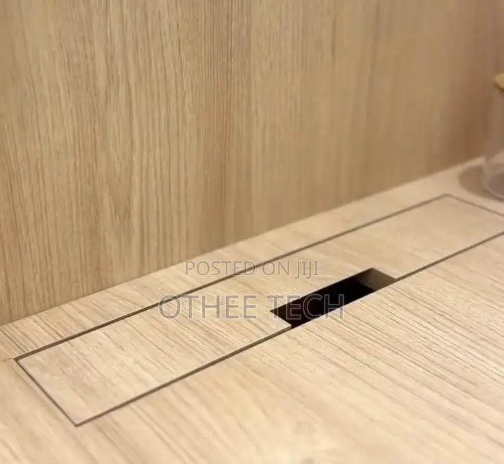 Smart Office Desk With Charging