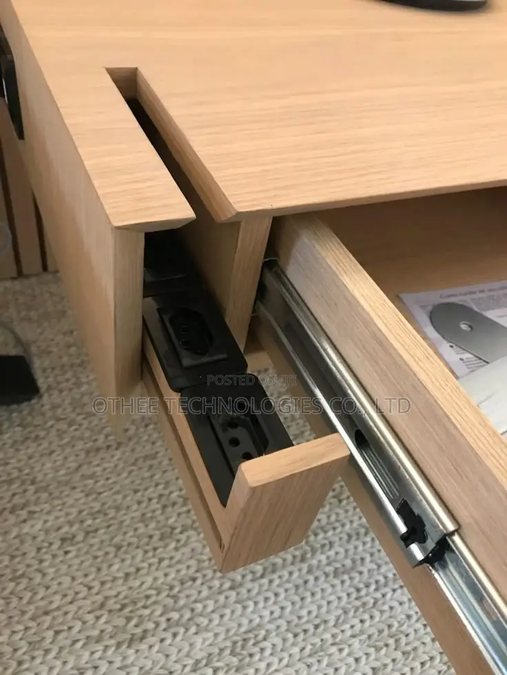 Smart Office Desk With Charging