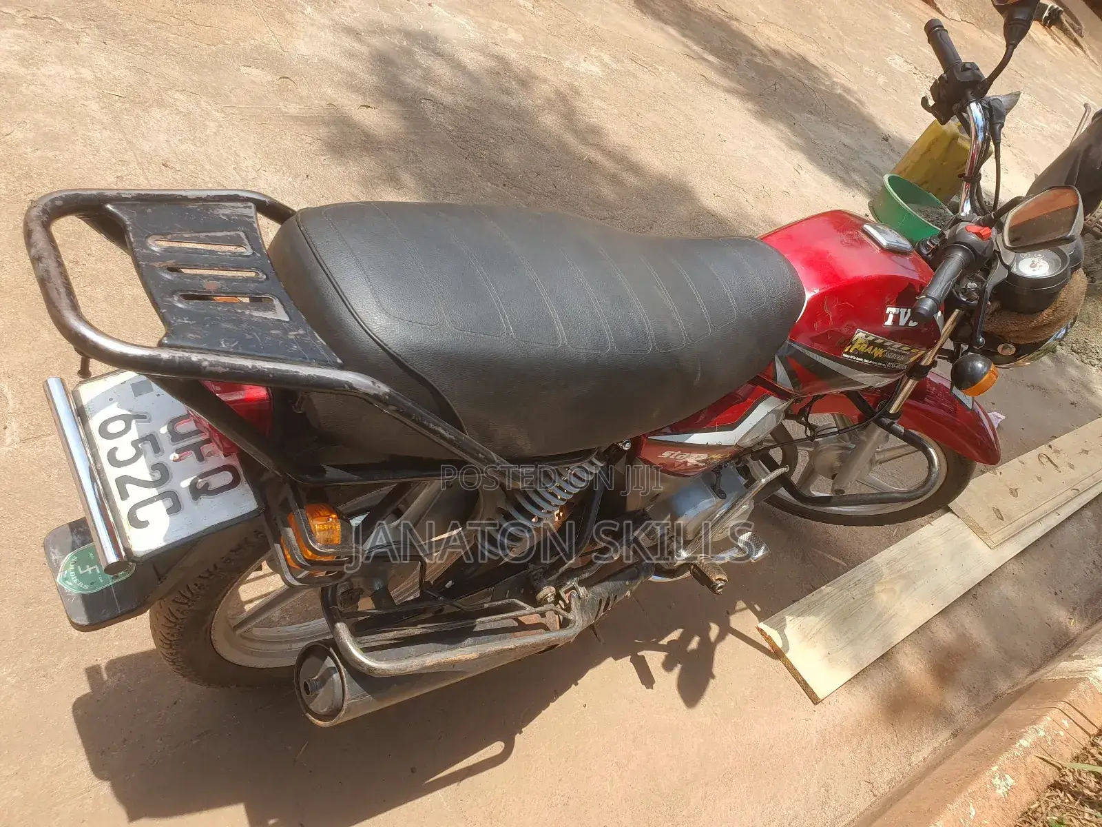 TVS HLX 125 2022 Red